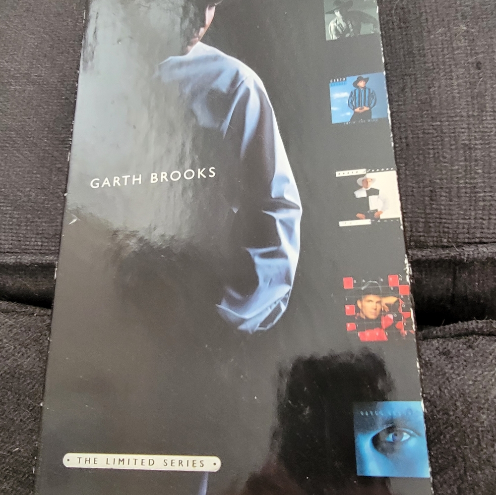 GARTH BROOKS - THE LIMITED SERIES - VERY RARE! 6 CD BOX SET